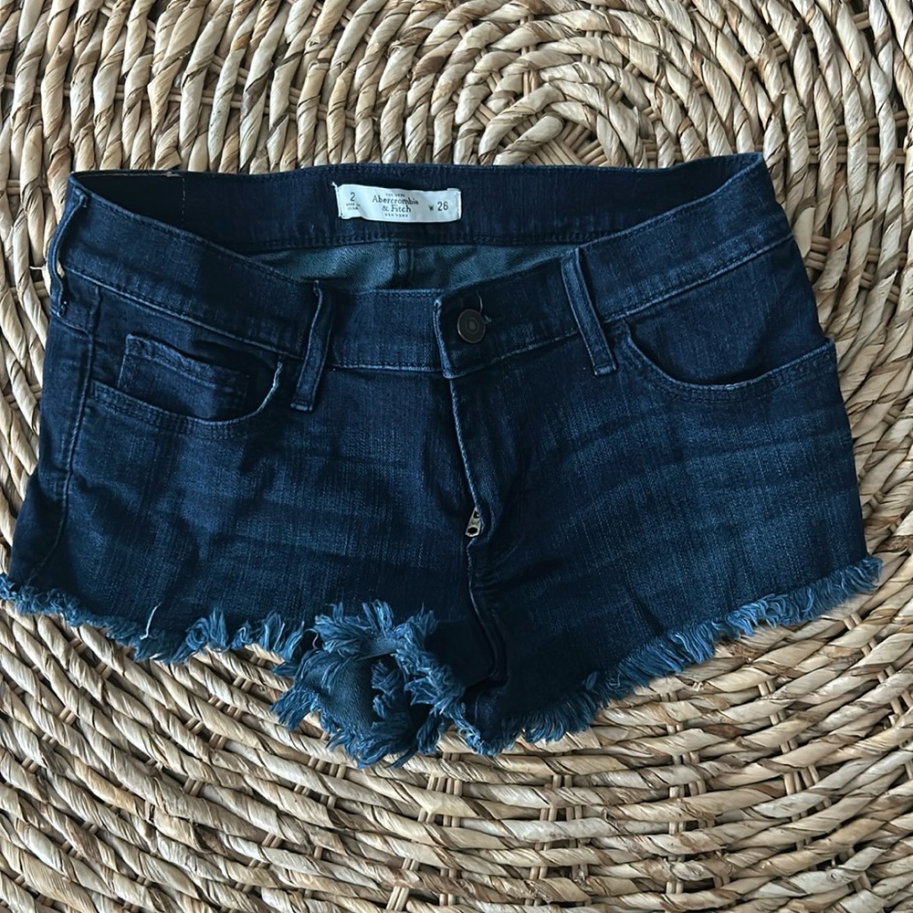 Abercrombie and Fitch women’s dark blue wash size 2 cut off shorts waist 26